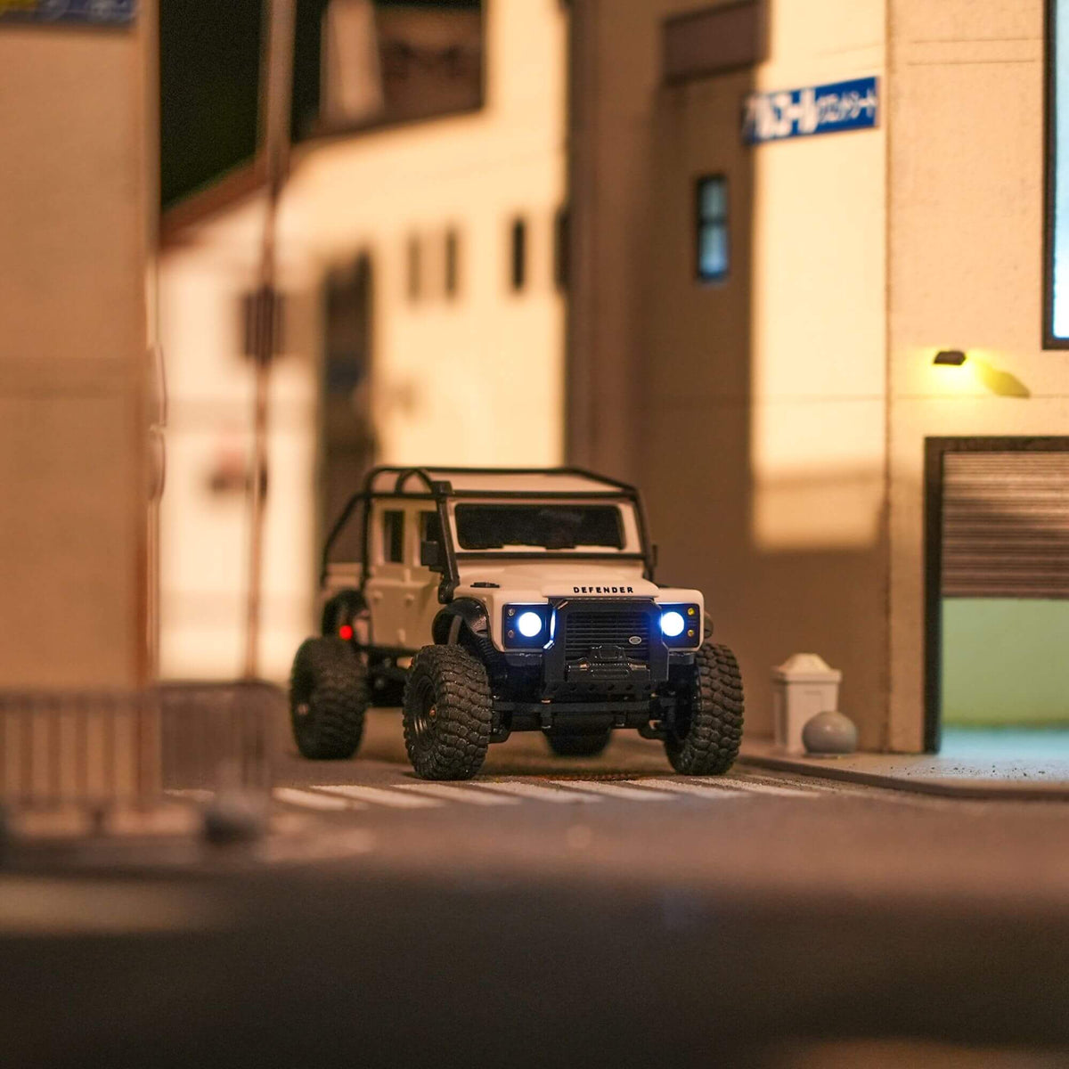 Licensed 1:43 Land Rover Defender 110 RC Crawler