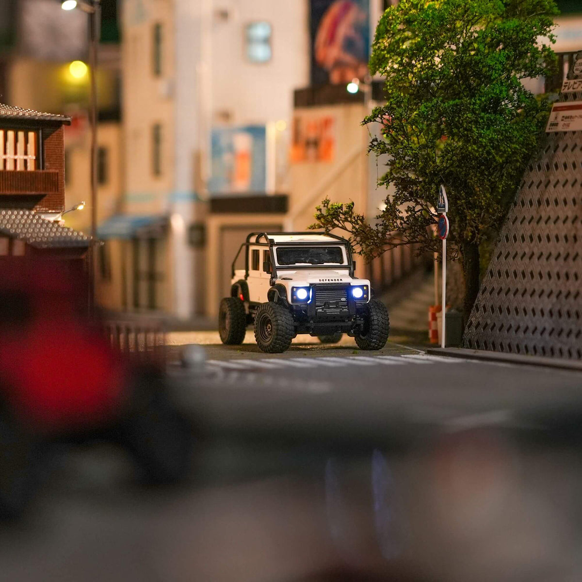 Licensed 1:43 Land Rover Defender 110 RC Crawler